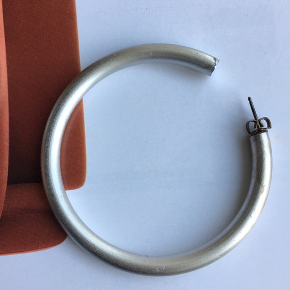Pair of 90s matte silver hoops vintage VGUC very light vintage - Picture 5 of 16